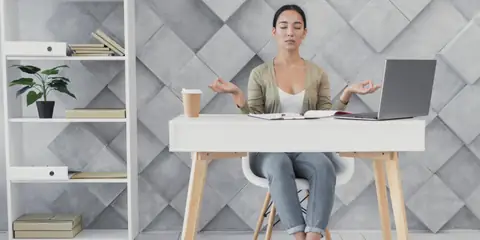 The Power of Mini-Meditations to Enhance Mental Clarity at Work