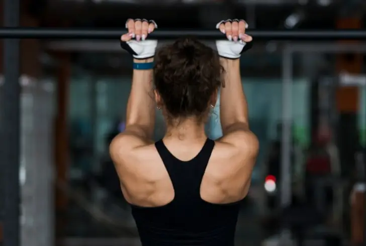 do chin ups work biceps