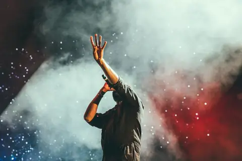 4 Of The Most Inebriated and Intoxicated Musical Performances Of All Time
